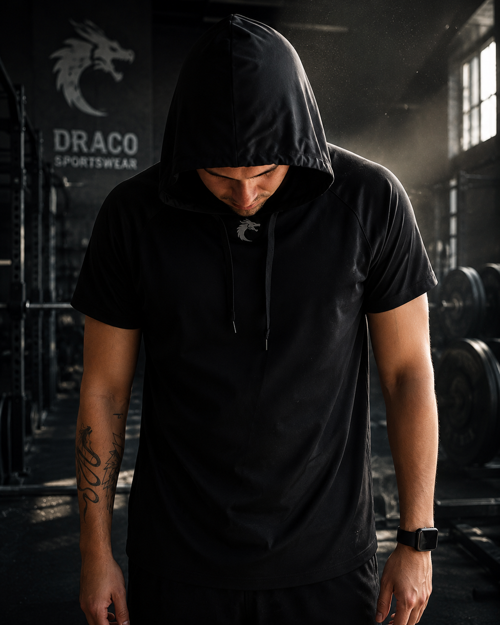 Playera deportiva negra con capucha — Resilience I
